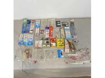 Mixed Lot Of Leaders, Hooks, And Lures Fishing Equipment