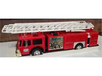 1986 Hess Toy Firetruck Bank With 28' Extension Ladder.  Unused In Original Box