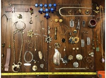 Lovely Lot Of Costume Jewelry: Necklaces, Pins, Earrings, Pearls, Chains, Bracelets, Clips, Etc!!!ET