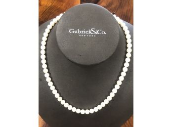 Lovely White Pearl 17 Inch Necklace With Silver Closure