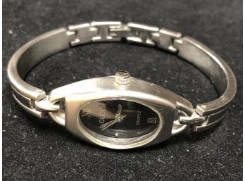 Minimalist Designed Gucci Stainless Steel Watch 2889L