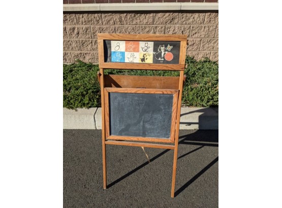 Vintage Child's Art Easel With Scrolling Pictures 70 Years Old