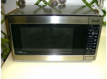 Panasonic Countertop Microwave - Works!