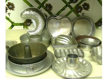 Bakeware Pans, Pie Tins, And Molds
