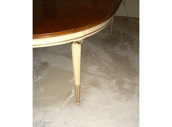 Henredon Dining Room Table With 2 Leaves And Pads