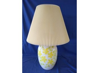 Fantastic Vintage Soft Yellow And Green Flower Lamp