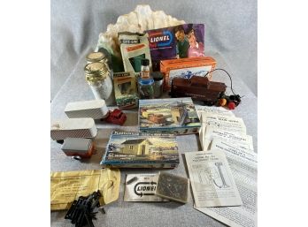 Miscellaneous Train Decor Pieces And Parts
