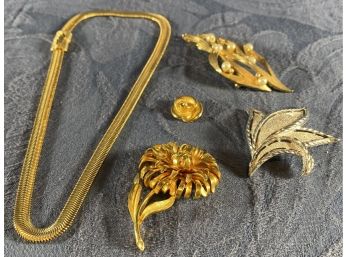 Trifari Jewelry Set