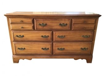 Vintage Maple 7 Drawer Dresser (HAMDEN PICKUP)