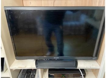 Sharp Aquos 32' Flat Screen TV