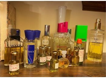LOT OF VINTAGE PERFUMES 7' AND SMALLER