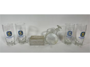 VINTAGE LOWENBRAU PINT GLASSES AND TWO PIECES OF ETCHED GLASS 7' AND SMALLER