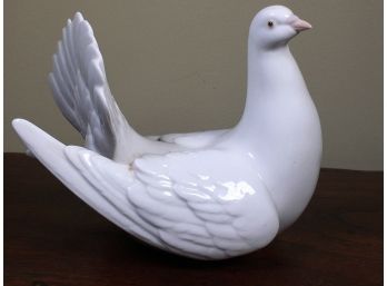 Lovley LLADRO #6289 Peaceful Dove - Hand Made In Spain - Very Pretty - Excellent Condition
