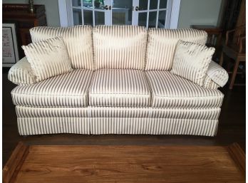 Fantastic Traditional Style Sofa By SHERRILL Top Quality  - Great Lines & High Quality Upholstery