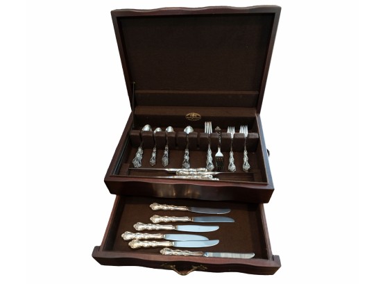 Interlude 1971 By International Silverplate Flatware Set In Reed & Barton Tarnish Prevention Chest