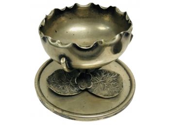 Pairpoint Lilypad Nut Bowl