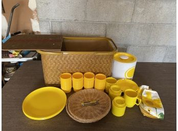 Picnic Basket With Georges Briard Pitcher And Plate Set