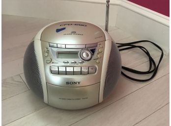Sony Portable CD Player And Clock Radio CFD - E90