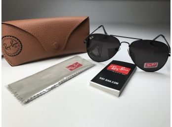 Amazing Brand New RAY-BAN  Aviator Sunglasses - Black Frames - Black Non Mirrored Lenses With Tan Case