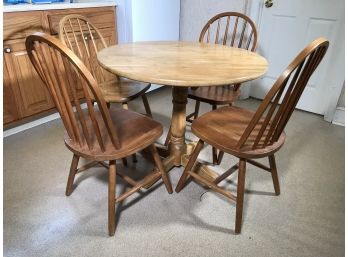 Breakfast Is Served - Ready To Go ! - NICE Clean Kitchen Set - Round Table &  Four Chairs