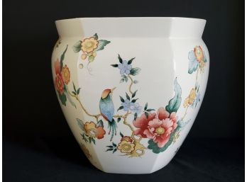Beautiful 1991 Wedgewood Creamware Surrey Pattern Large 8.75'h Flower Pot