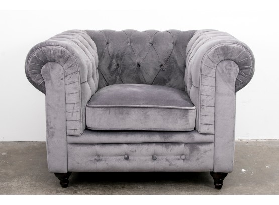 (58) Upholstered Tufted Classic Glamour-Style Armchair