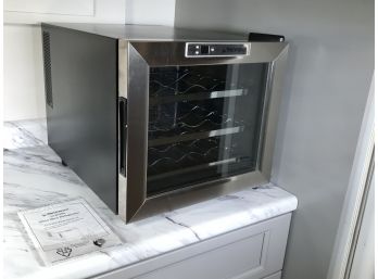 Absolutely Like New WINE ENTHUSIAST Counter Top Wine Refrigerator & Booklet - Looks Unused  - GREAT PIECE !