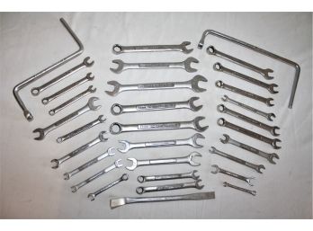 Nice Lot Of Quality Craftsman Standard & Metric Wrenches