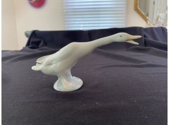 Lladro Goose #4551 Retired Goose Honking With Neck Stretched