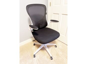 Hbada Black/White Mesh Office Chair (1 Of 2)