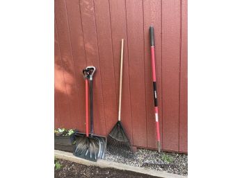 Set Of 4 Garden Tools (2 Shovels And 2 Rakes)