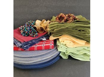Placemats, Napkins And Holders