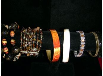 Lot: 6 Costume Jewelry Bracelets