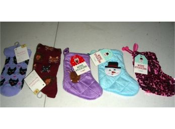 Lot: 3 Christmas Mini-stockings And 2 Pair Cat Socks