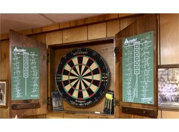Vintage 1977 Kings Arms Tavern Wood Dart Cabinet And Winmau Official BDO Dart Board
