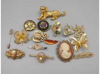 Lot Of Ladies Pins And Broaches