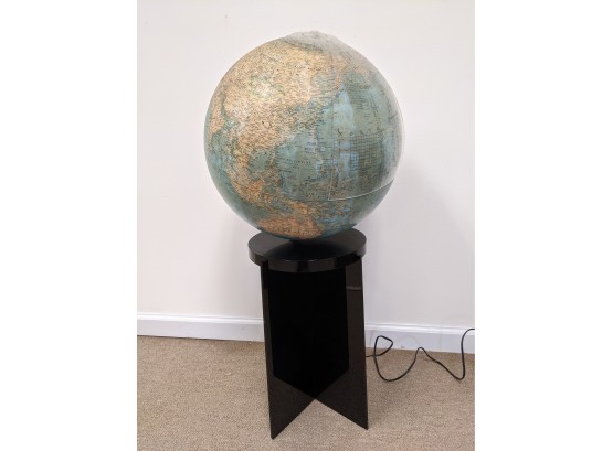 Vintage National Geographic 1989 Lighted Globe On Smoked Stand