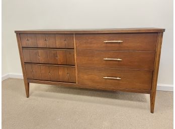 Mid Century Modern Broyhill Saga 6 Drawer Dresser / Chest