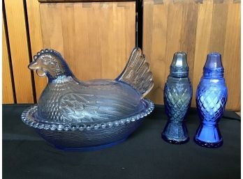 Vintage Indiana Glass Blue Hen On Nest, Blue Glass Salt/pepper Shakers