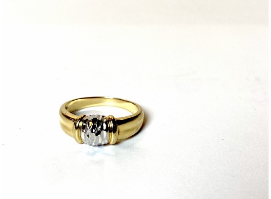 14k Gold Ring With Diamond Cut White Gold Center Design