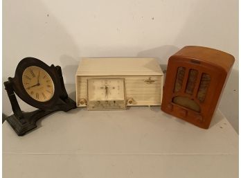 Collection Of Vintage Tabletop Clocks And Radios - Seth Thomas, Silvertone, Emerson