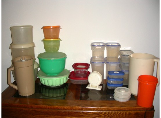 Tupperware And Rubbermaid Plastic Items