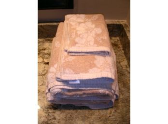 Towel Set: 2 Bath Towels, 2 Hand Towels, Wash Cloth