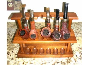 Lot Of 5 Pipes And Two-tier Pipe Rack: Savinelli, Whenhall, Asper Ad Astra And Others