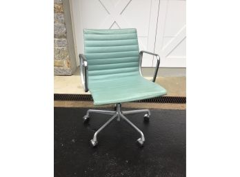Aqua Colored Ribbed Desk Chair