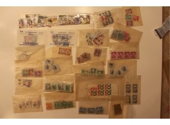22 Folders Of US Stamps - Mint Set Included