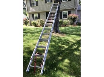 WERNER 28 Ft Extension Ladder With Roof Hook Stabilizer