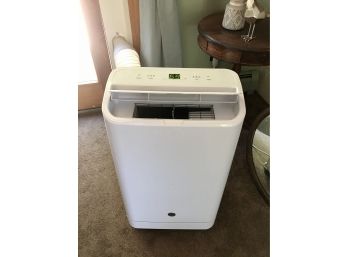 GE Portable Air Conditioner With Sliding Door Attachment