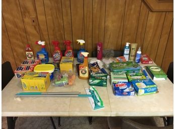 Table Lot Of Cleaners, Misc Items
