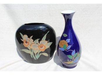 Beautiful Japanese Vases Set Of 2.